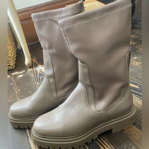 Like New!  H&M Slip On Boots